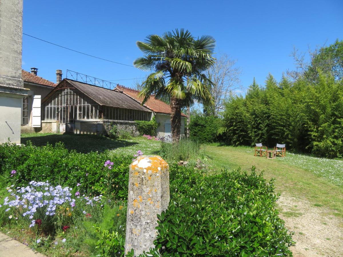 Villa Paignon Montbron Екстериор снимка